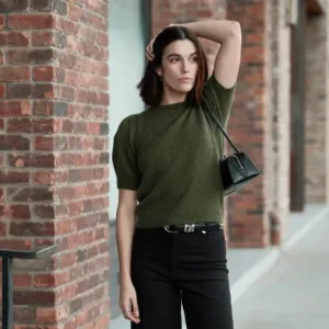 Aria Short Sleeve Cashmere Sweater In Bay Leaf