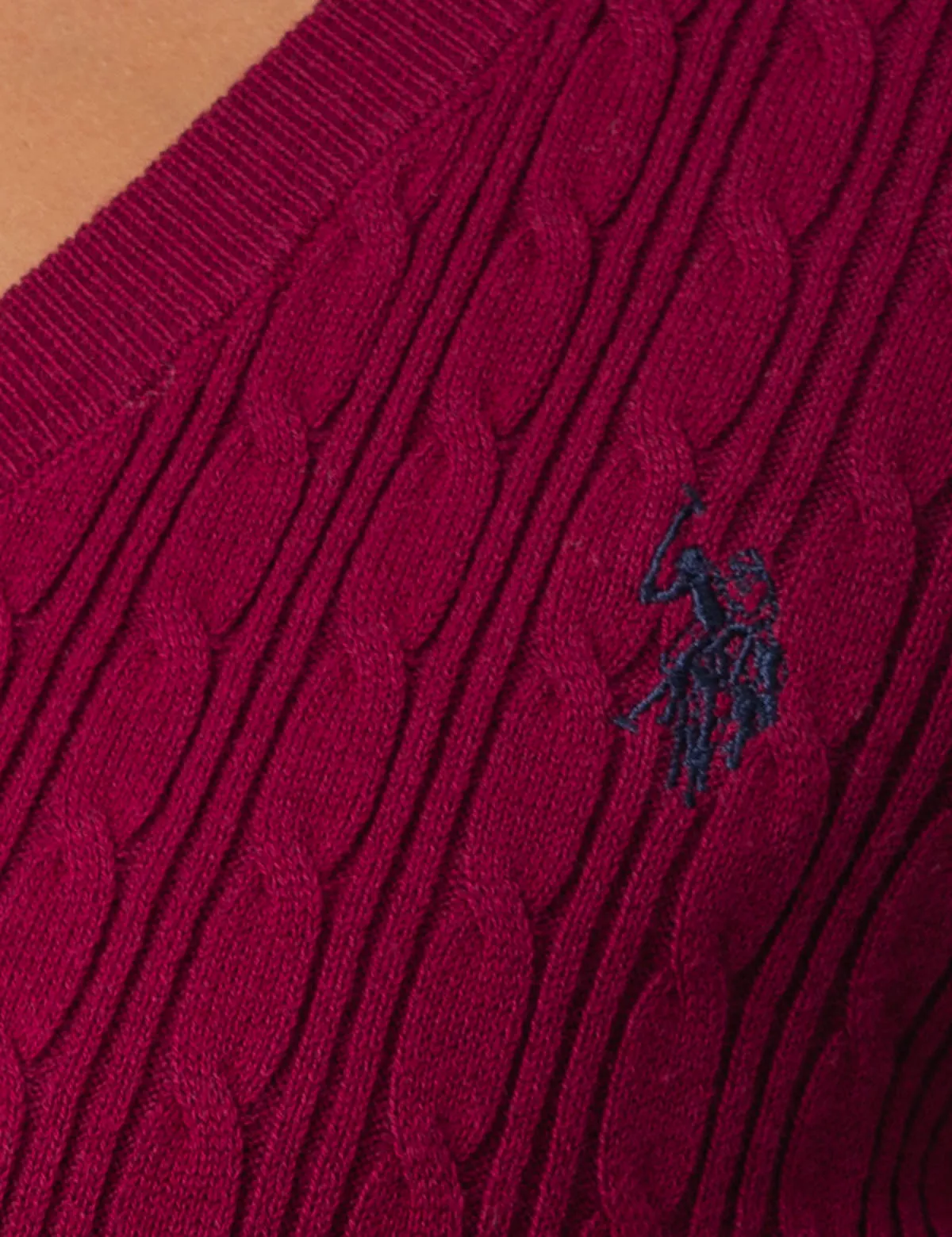 CABLE KNIT V-NECK SWEATER