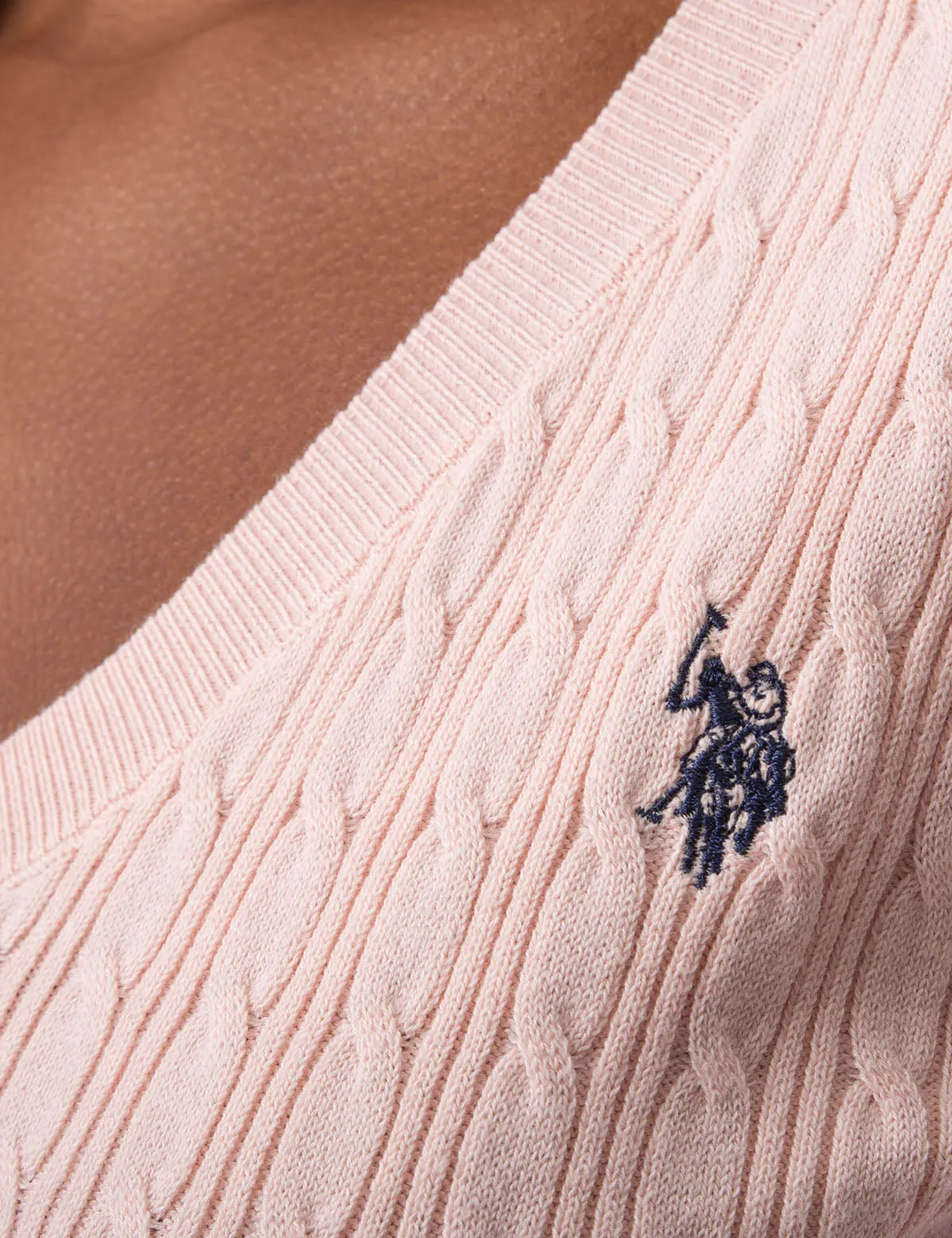 CABLE KNIT V-NECK SWEATER