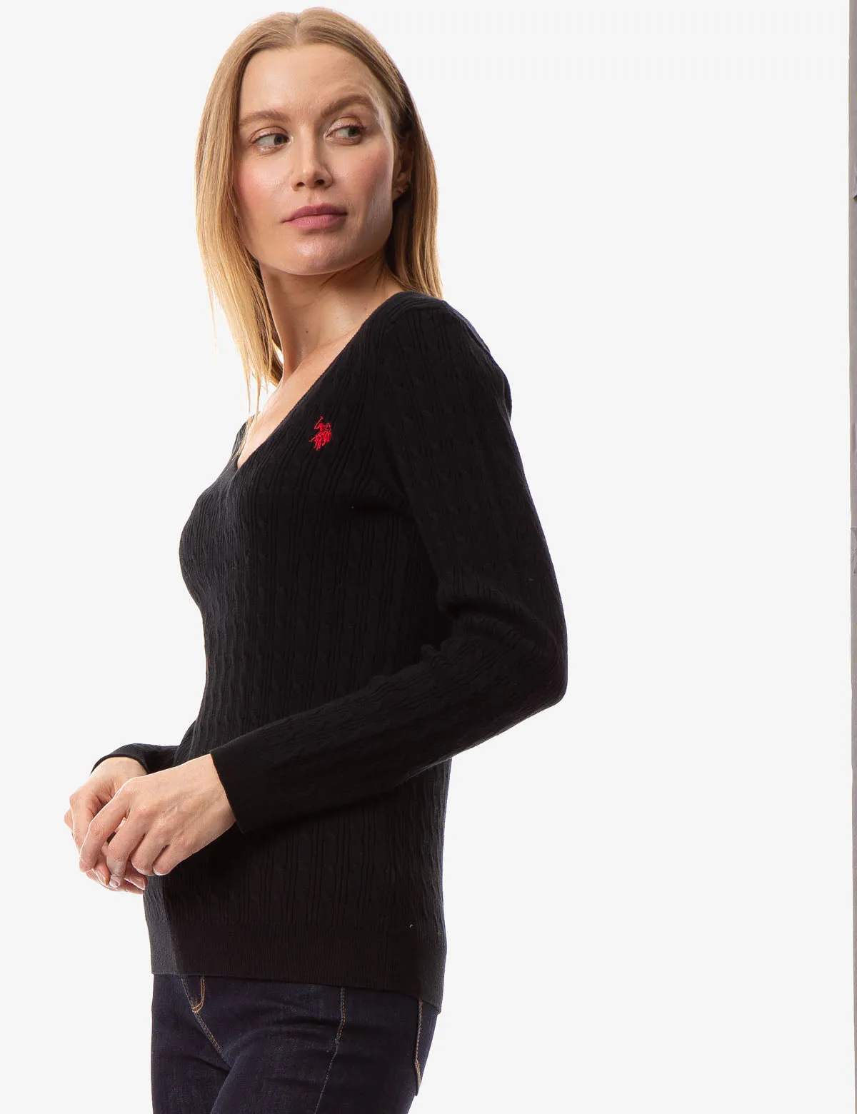 CABLE KNIT V-NECK SWEATER