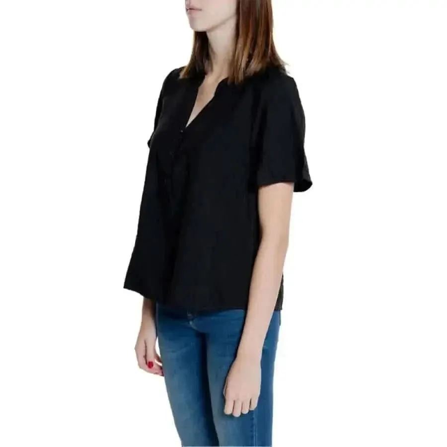 Jacqueline De Yong Women's V-Neck Black Shirt