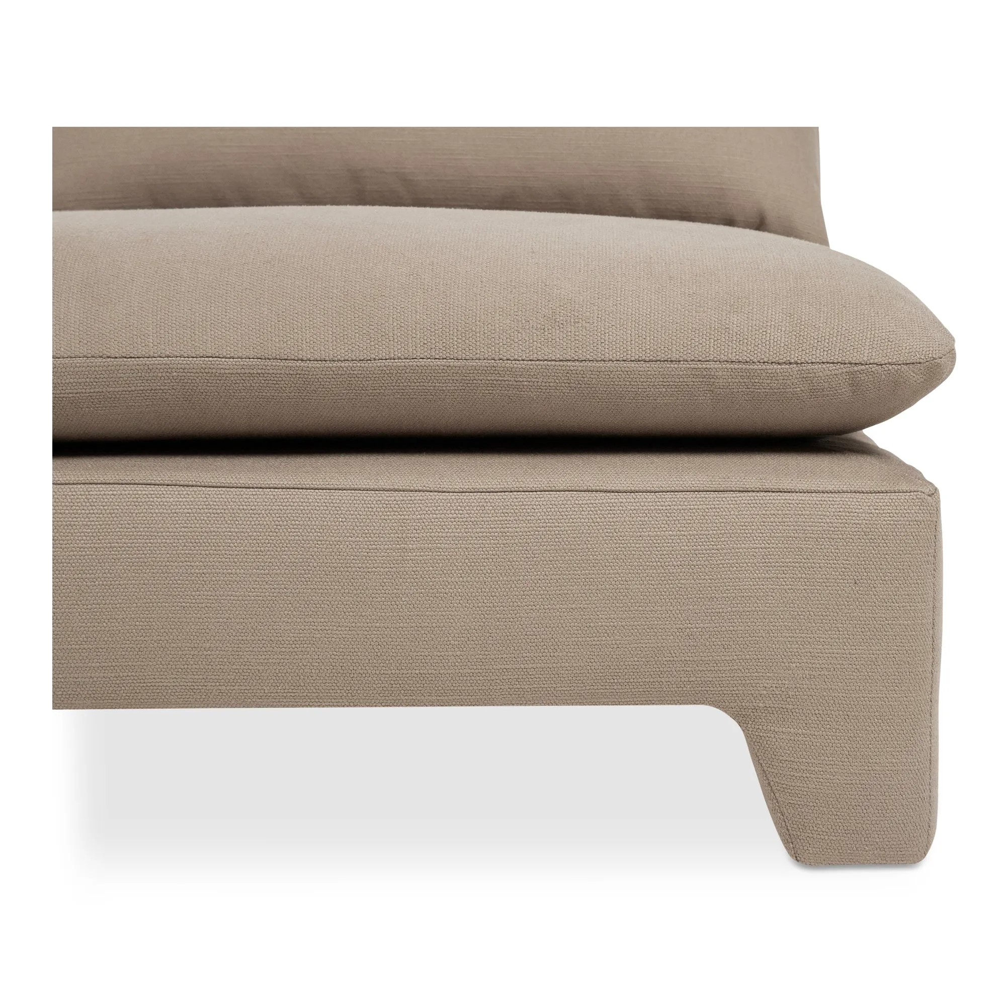 Retro-Chic Lounger with Padded Legs