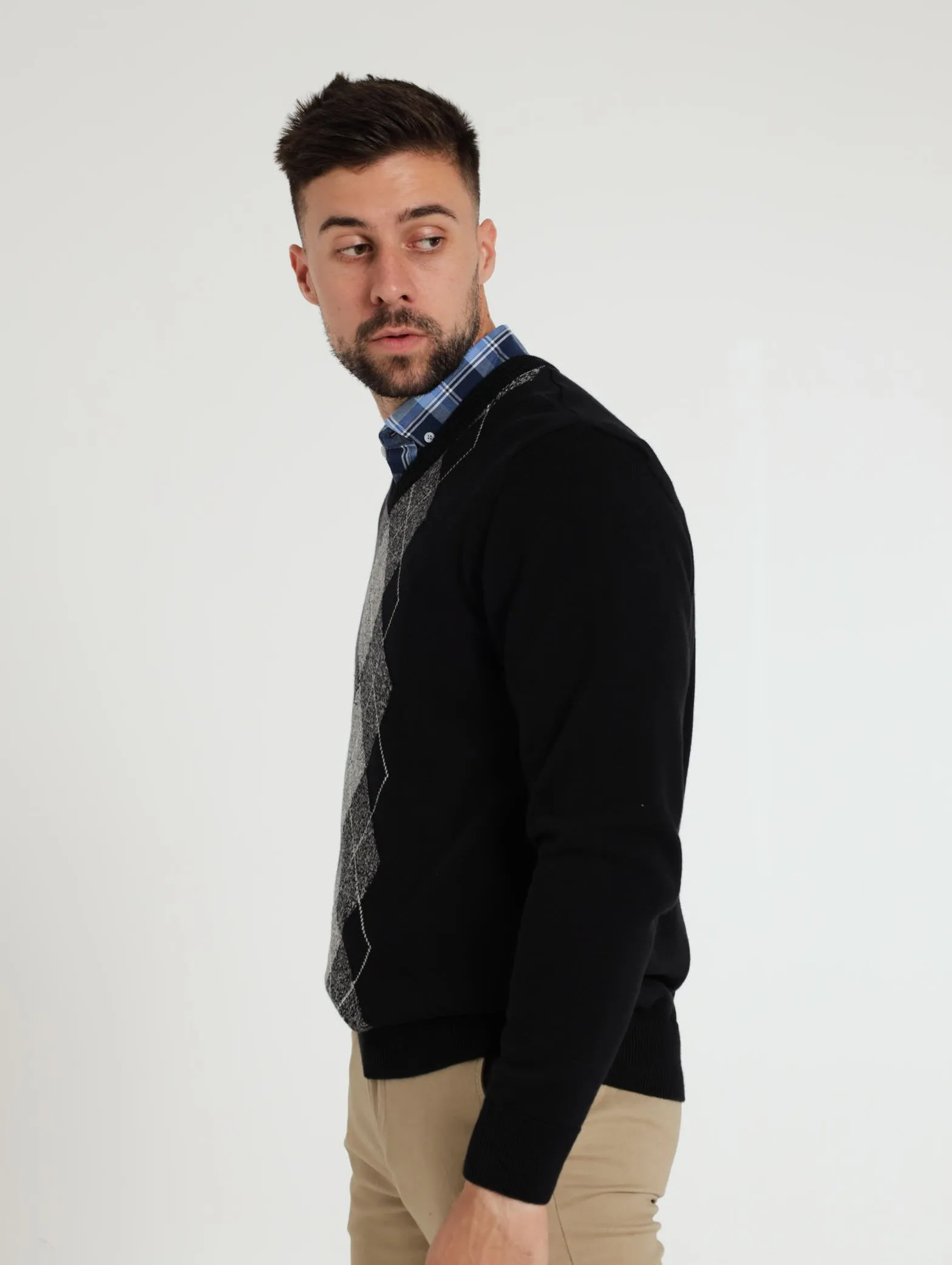 V-Neck Sweater with Diamond Pattern - Black