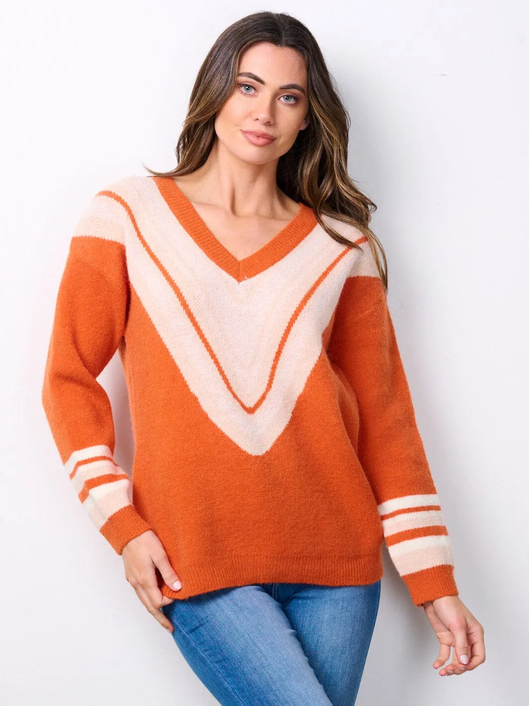 WOMEN'S LONG SLEEVE V-NECK CHEVRON PRINT SWEATER
