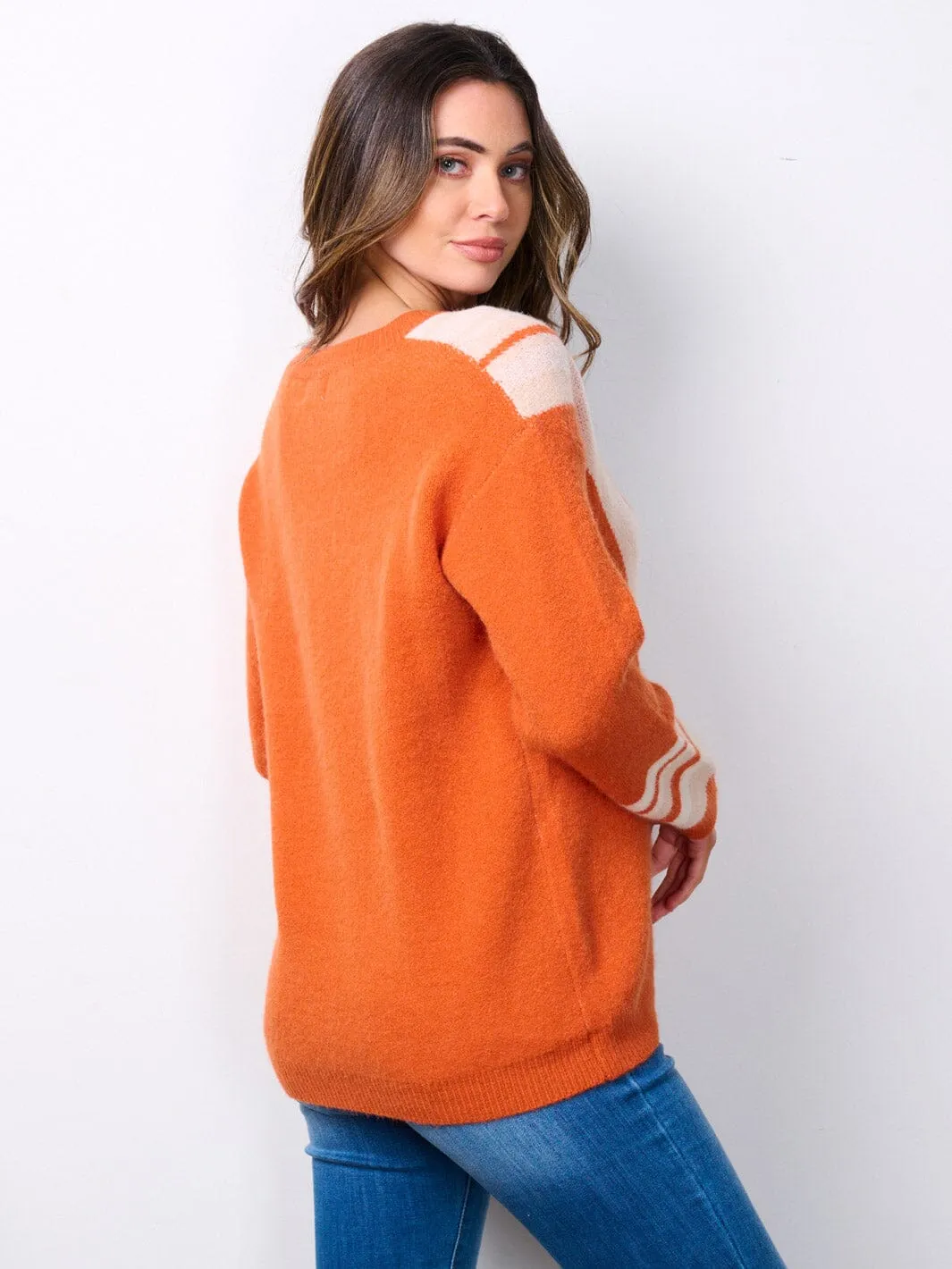 WOMEN'S LONG SLEEVE V-NECK CHEVRON PRINT SWEATER